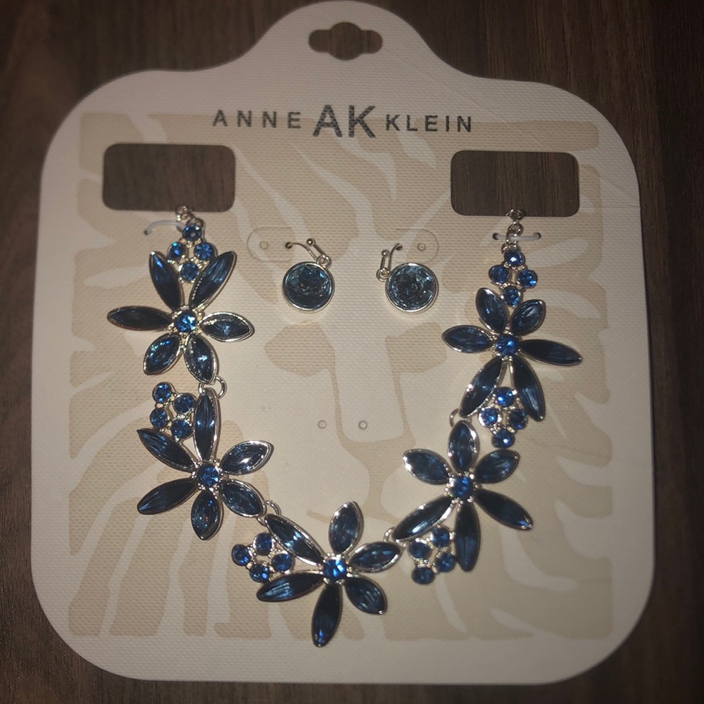Anne Klein blue floral necklace w matching earring